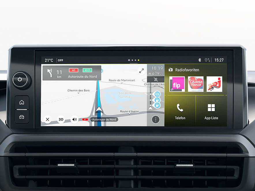Екран навігайційної системи у кабіні нового Opel Vivaro